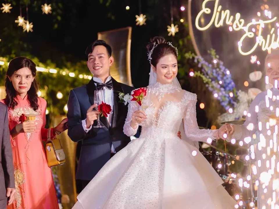 Tiệc cưới buổi tối